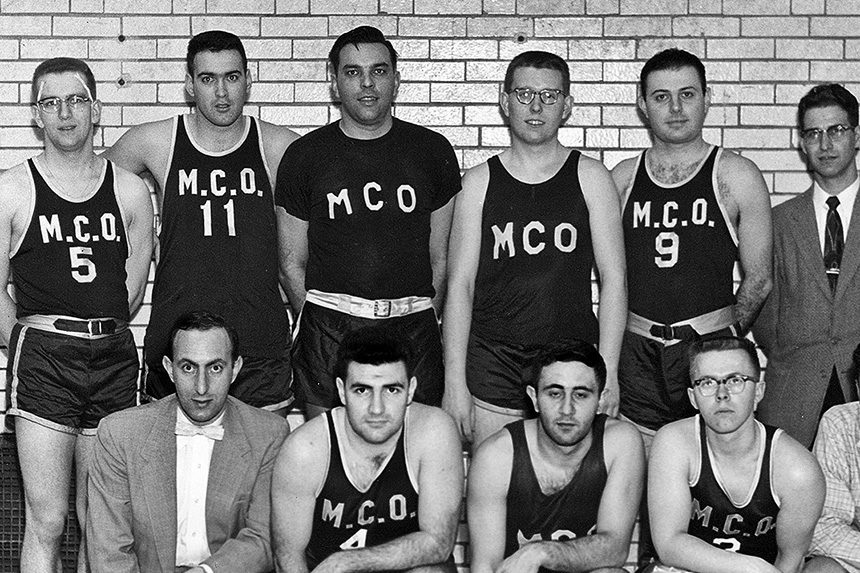 Team photo of basketball players in 1950